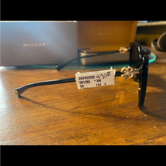 Black cat eye bvlgari sunglasses with gold details. - Picture 1 of 2